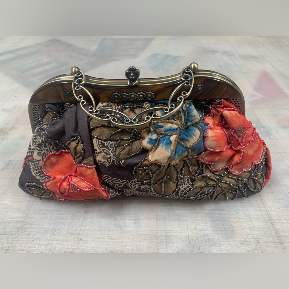 Floral beaded accent handbag